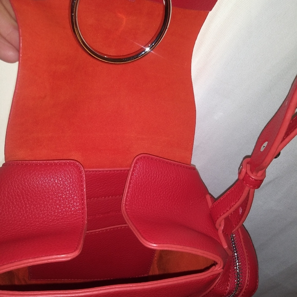 Super Lightweight Chic Red Crossbody Bag in a Pebbled Grain Vegan Leather. - Picture 4 of 11
